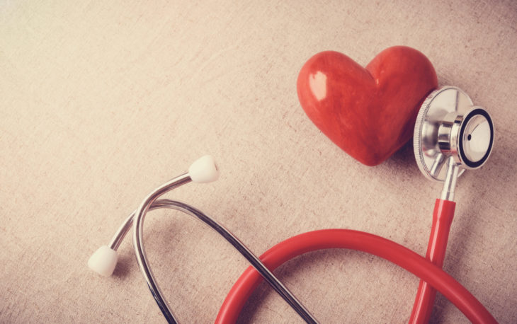 Franquias na área de saúde: estetoscópio e um coração