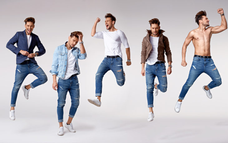Franquia de moda masculina: vários modelos em poses diferentes com roupas masculinas jeans
