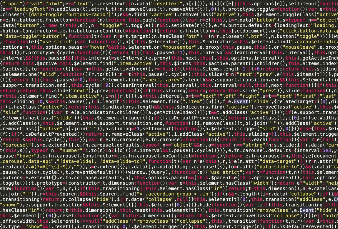 Imagem de códigos de programação. Imagem ilustrativa texto melhores franquias até 50 mil.