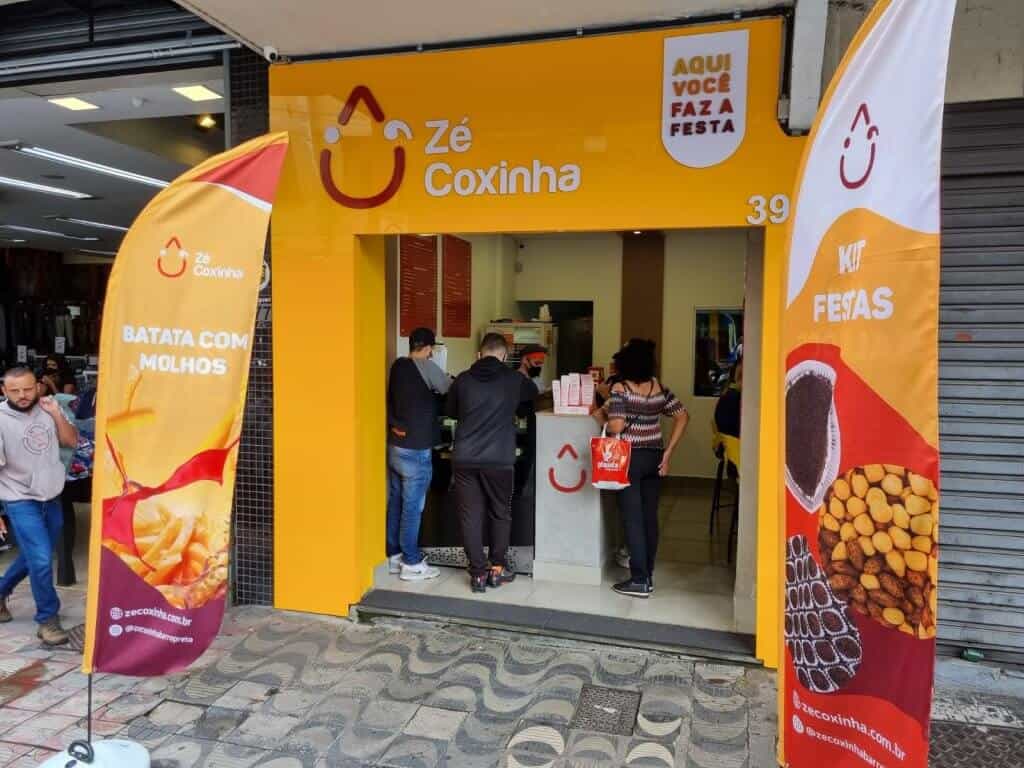 Fachada de uma loja Zé Coxinha.