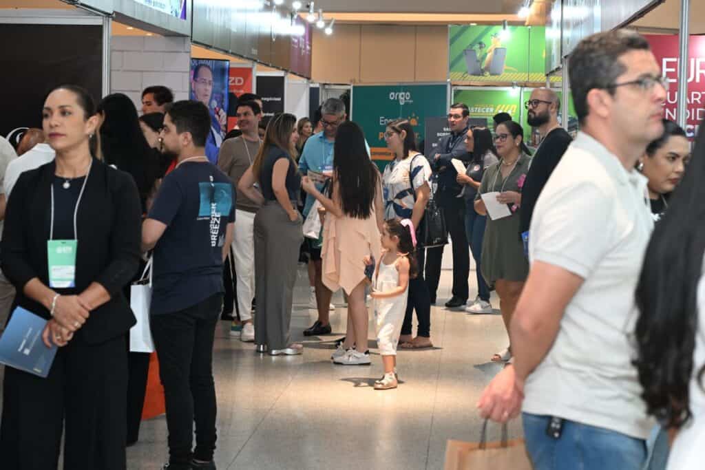 Encontrar franquias de sucesso oportunidades de negócios em feiras de franquias no Brasil.